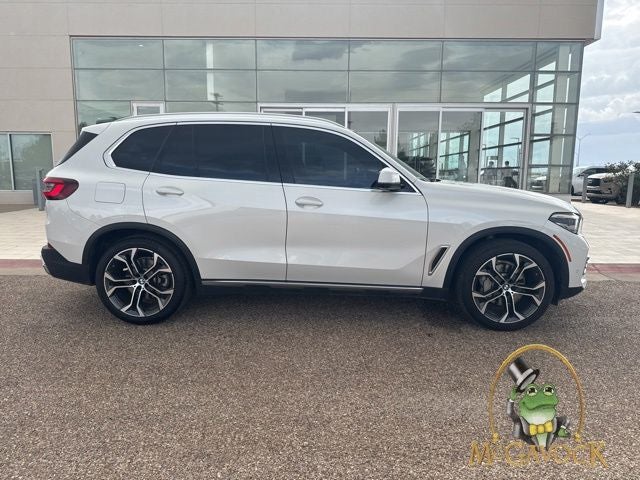 2022 BMW X5 — interior view