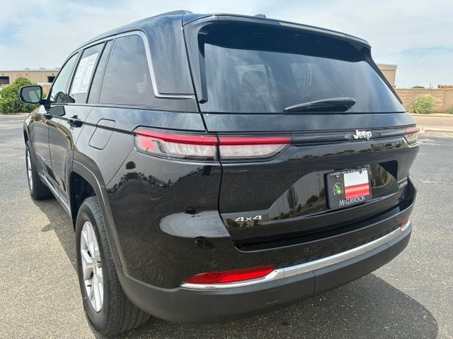 2022 Jeep Grand Cherokee — interior view
