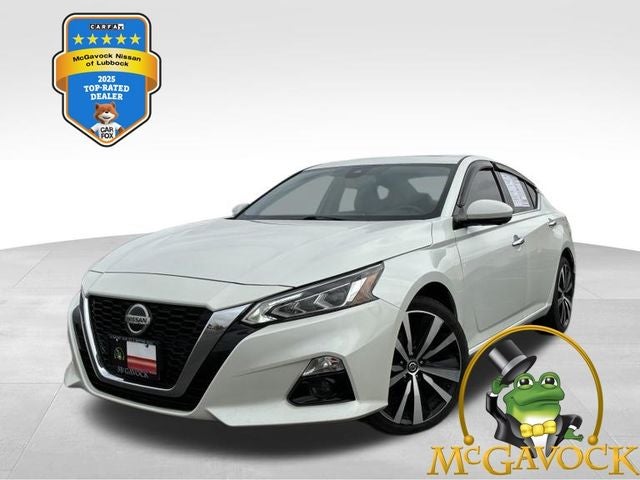 2021 Nissan Altima 2.5 Platinum in Pearl White Tricoat — front three-quarter view